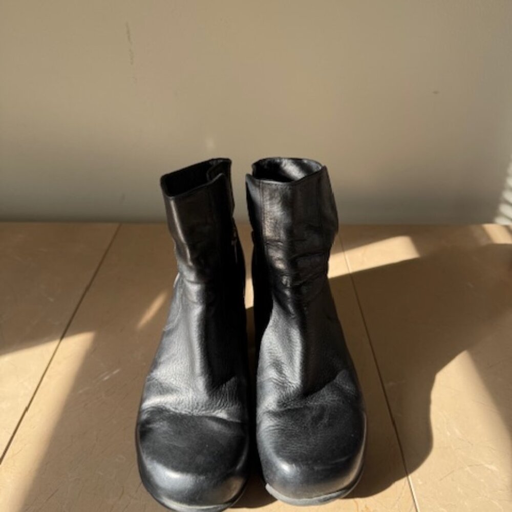 John Fluevog Hopeful Rosy – Black – Size 7 – Reheeled